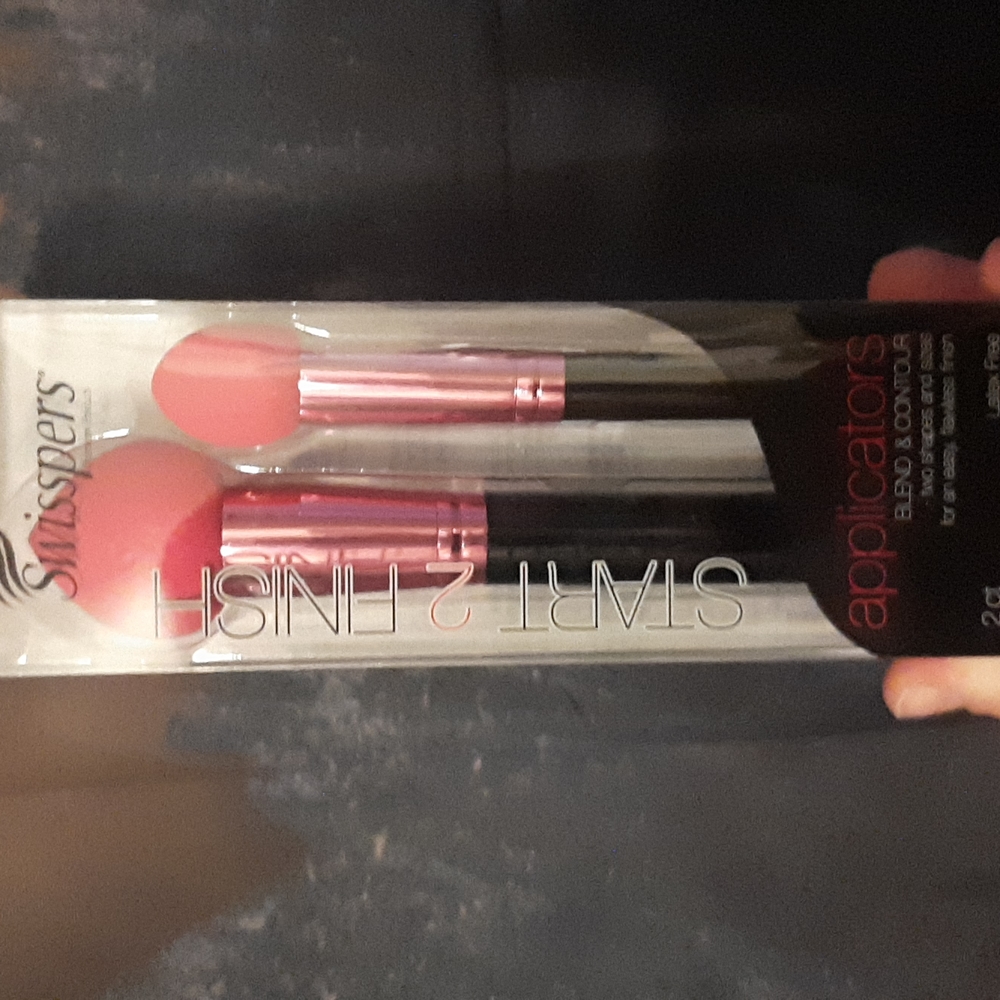 NIP Swisspers blend and contour 2 pack sponge with handle